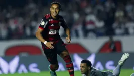 Atacante está perto de fechar com o Palmeiras após atuar no Flamengo e na Espanha.