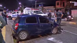 Carro só parou quando bateu