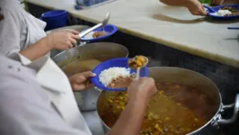 O objetivo é levar comida saudável e segurança alimentar a crianças e jovens da rede pública de ensino