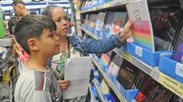 Movimento nas livrarias, por enquanto, é de pais fazendo pesquisas dos preços e facilidades oferecidas