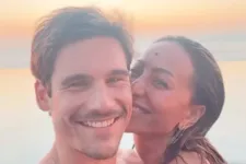O casal decidiu postar vídeos românticos no stories do Instagram que escancararam o affair para seguidores.
