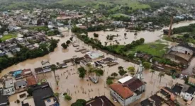 Regiões do Rio seguem alagadas 29 horas após temporal.