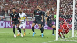 Bruno Henrique e Gabriel Barbosa marcaram os gols