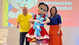 Maurício de Sousa e sua criação, a personagem Mônica, e a filha dele, que também se chama Mônica