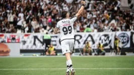 Vasco prolonga contrato com o jogador Vegetti por mais dois anos.