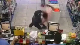 O caso ocorreu em uma farmácia em Goiânia.