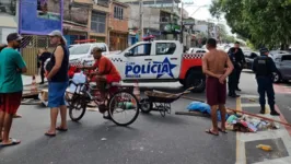 Os moradores da região fecharam a via em protesto nesta manhã.