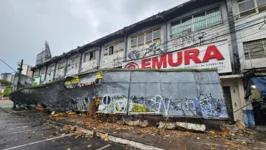 Outdoor que desabou atingiu área onde funcionam bares no térreo de prédio em São Brás