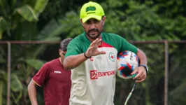 Técnico Júlio em preparação antes da viagem para Marabá