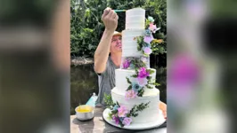 O confeiteiro Thiago Barros leva sua arte em fazer bolos para comunidades da Iha do Marajó