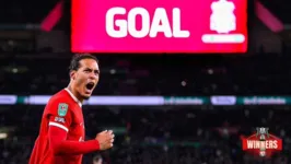 Van Dijk marcou o gol do título.