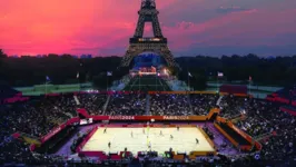 Principal evento esportivo do ano, Jogos Olímpicos de Paris terá disputa do vôlei de praia em arena montada aos pés da Torre Eiffel.