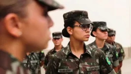 O Exército permite a entrada de mulheres em seus quadros desde 1992. A participação feminina, porém, avançou pouco: elas representam somente 6% do efetivo da Força Terrestre --13.017 num universo de mais de 212 mil militares ativos.