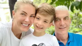 Ana Hickmann com Alexandre Correa e filho do ex-casal.