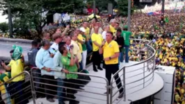 Milhares de pessoas se reuniram na Av. Paulista em ato a favor de Bolsonaro.