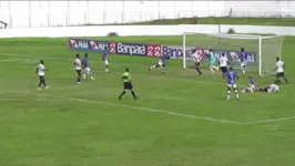 Lance do primeiro gol do Bragantino, na vitória por 2 a 1 sobre o São Francisco.