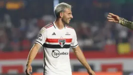 Constantes atrasos nos direitos de imagem podem pesar na saída de Calleri do São Paulo.