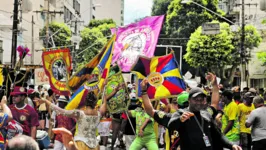 Escolas associadas saem pelas ruas do Jurunas, Pedreira e Umarizal, esquentando o clima de carnaval em Belém.