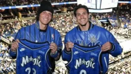 David Luiz e Pedro participaram do show do intervalo do jogo entre Orlando Magic e Phoenix Suns, no último domingo (28),  pela NBA.