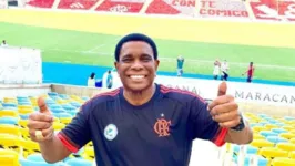 Célebre torcedor rubro-negro, Neguinho da Beija-Flor se rendeu à "categoria" do craque paraense do Fluzão.