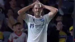 Nem mesmo Patrick Wood acreditou no gol que havia acabado de perder na partida do Sydney FC, no último sánado (10), pela A-League.