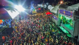 A diversidade de ritmos toma conta do corredor da folia