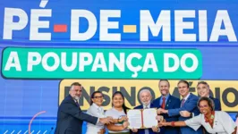 Lula regulamentou o programa "Pé-de-meia" em parceria com o ministério da educação.