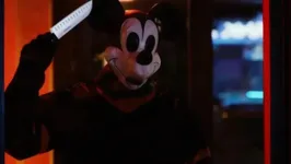 Em "Mickey's Mouse Trap" o famoso rato da Disney vira um assassino