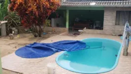 A bebê de 1 ano morreu afogada na piscina.