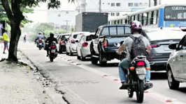 Transitar em faixas exclusivas para ciclistas é uma infração comum em vias de Belém e que compromete a segurança no trânsito