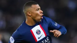 O PSG, do craque Kylian Mbappé, precisa vencer o Borússia Dortmund, fora de casa, para garantir vaga no mata-mata da Liga dos Campeões.