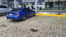 Carro em que os jovens foram encontrados sem vida.