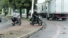 Equipe do Diário flagrou várias conversões proibidas, que colocam todos no trânsito em risco