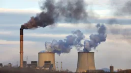 A queima de combustíveis fósseis pode causar graves danos ao meio ambiente e à saúde humana.