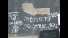 Pichações foram divulgadas nas redes sociais pelos próprios torcedores que realizaram o protesto