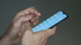 Popularização dos celulares e smartphones facilitou a aplicação de golpes nos últimos anos.