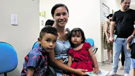 Katiele da Silva aproveitou para levar os filhos de 3 e 5 anos para se imunizarem contra a doença