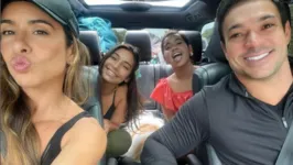 Vanessa apareceu em clique ao lado do pai e da mãe.