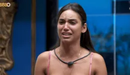 Vanessa Lopes chorando