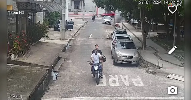 Imagem ilustrativa da notícia Vídeo: entregador de comida tem a moto roubada em Belém