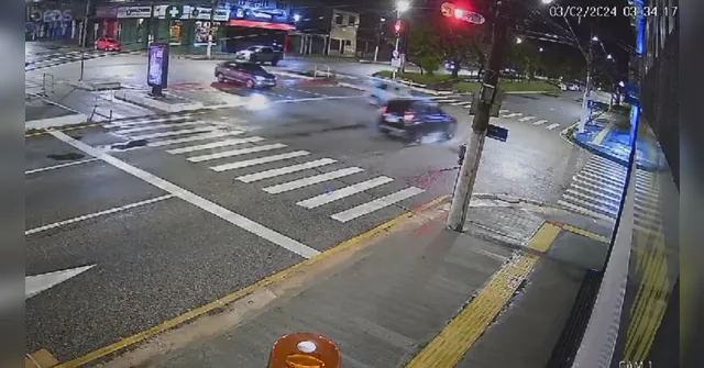 Imagem ilustrativa da notícia Vídeo: Condutor avança sinal e atinge outro carro em Belém