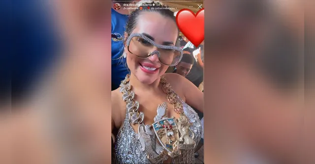 Imagem ilustrativa da notícia Deolane Bezerra posta foto com cordão de chefe do tráfico