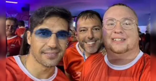 Imagem ilustrativa da notícia  Abel Ferreira curte o Carnaval em camarote do Sambódromo