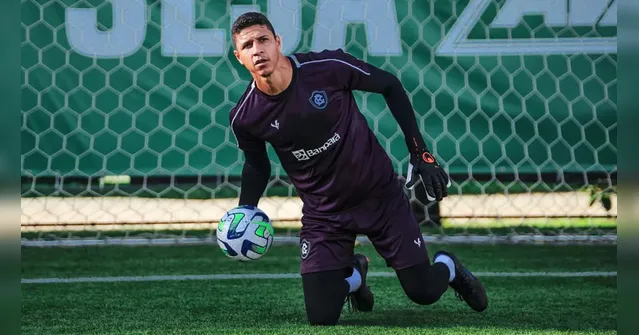 Imagem ilustrativa da notícia Ídolo da torcida, Vinicius está perto de despedida no Remo
