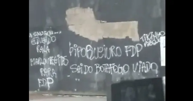 Imagem ilustrativa da notícia Torcedores picham muro do Engenhão: "Tiquinho pipoqueiro"