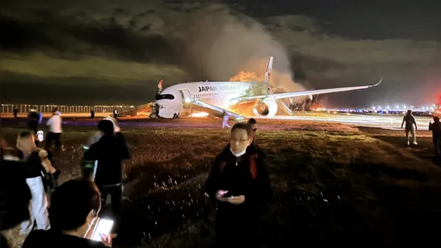 Imagem ilustrativa da notícia Vídeo: avião pega fogo com 379 pessoas abordo, no Japão