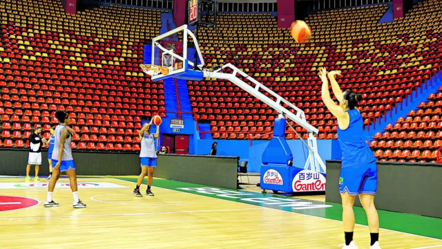 Imagem ilustrativa da notícia Seleção brasileira de basquete encara Sérvia no Mangueirinho