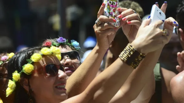 Imagem ilustrativa da notícia Roubo: veja como proteger cartão e celular no Carnaval