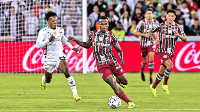 Imagem ilustrativa da notícia Recopa: Fluminense leva bombardeio e perde para a LDU no fim