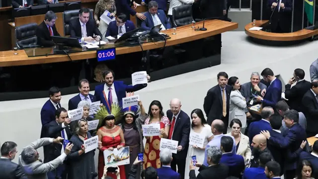 Imagem ilustrativa da notícia Congresso derruba veto de Lula ao marco temporal